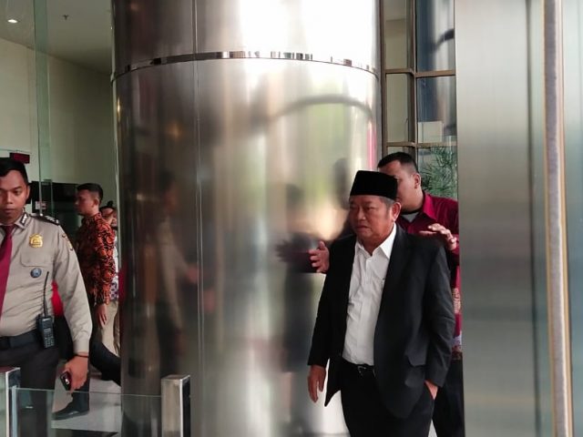 Bupati Sidoarjo, Saiful Ilah tiba di Gedung Komisi Pemberantasan Korupsi (KPK) sekitar pukul 09.12 WIB, Rabu (8/1) (Istimewa)
