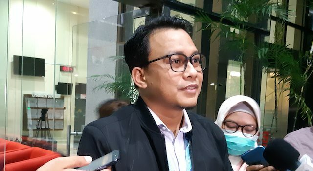 pelaksana tugas (Plt) juru bicara KPK Ali Fikri mengatakan, saat ini Penyidik masih mendalami terkait dengan pemberian uang oleh tersangka SAE (Saeful) kepada WS (Wahyu Setiawan) (Ridwan/JawaPos.com)