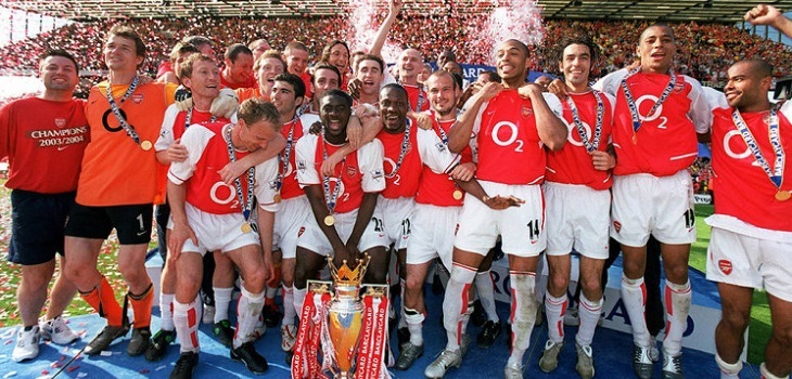 Skuat The Invincibles Arsenal yang berjaya pada tahun 2004.