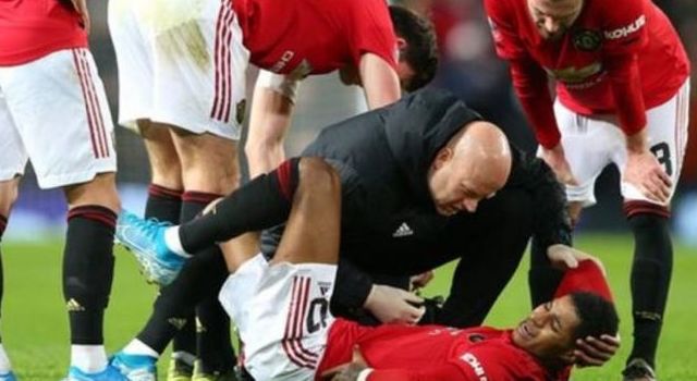 Marcus Rashford mengalami cedera di pertandingan Manchester United vs Wolves. (BBC)