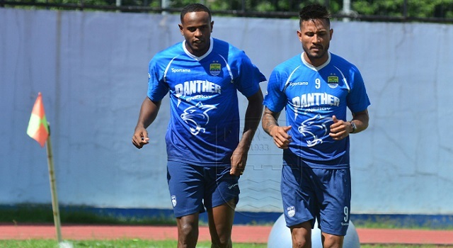 Dua calon pemain Persib Bandung, Joel Vinicius dan Wander Luiz, mulai menjalani latihan, Minggu (12/1/2020). ft/persib.co.id