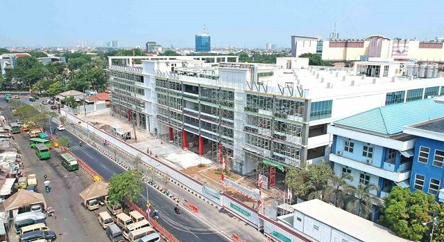 SUDAH 94 PERSEN: Progres terminal Joyoboyo sudah 94 persen. Selain green building, Pemkot buat konsep smart building untuk mengetahui kapasitas dan lokasi kendaraan parkir, Minggu (22/9). (Puguh Sujiatmiko/Jawa Pos)