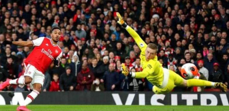 Arsenal kalahkan Everton 3-2 pada laga lanjutan Liga Inggris, Minggu (23/2). (BBC)