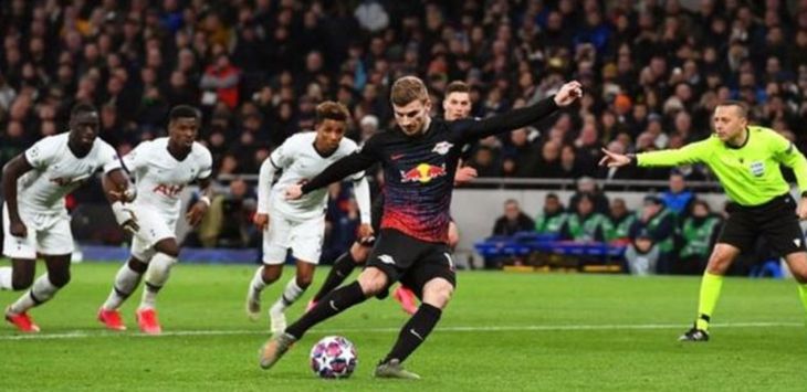 Tottenham Hotspur kalah dari RB Leipzig di leg pertama babak 16 besar Liga Champions, Kamis (20/2). (BBC)