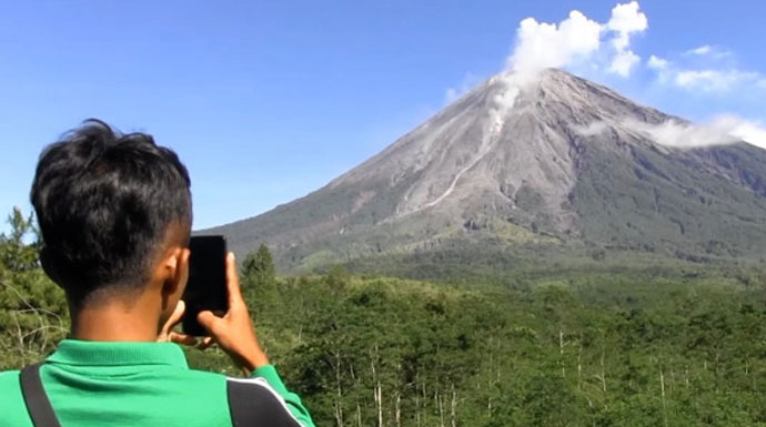 Ilustrasi Gunung Semeru