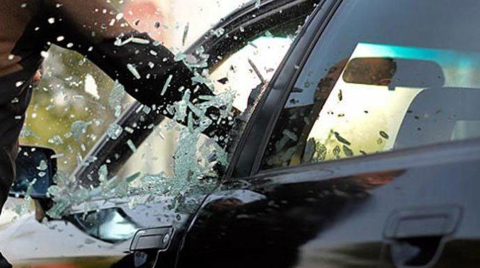 Ilustrasi kejahatan pecah kaca mobil