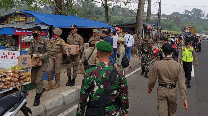 Ratusan Lapak PKL di Kawasan Puncak