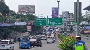 Jalur Puncak ditutup saat pergantian malam tahun baru 2023.