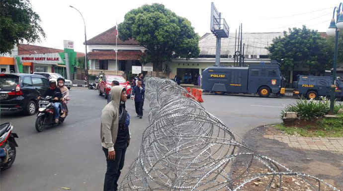 Ilustrasi penyekatan di Jalan jenderal Sudirman