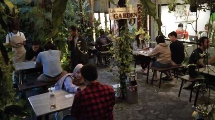 Cafe-Hutan