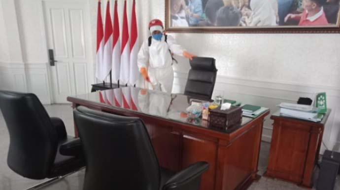 penyemprotan disinfektan kantor bupati bogor