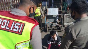 Pemeriksaan-wisatawan