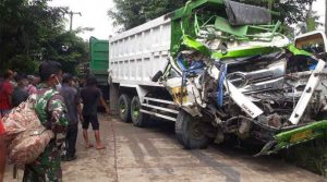 Truk-kecelakaan